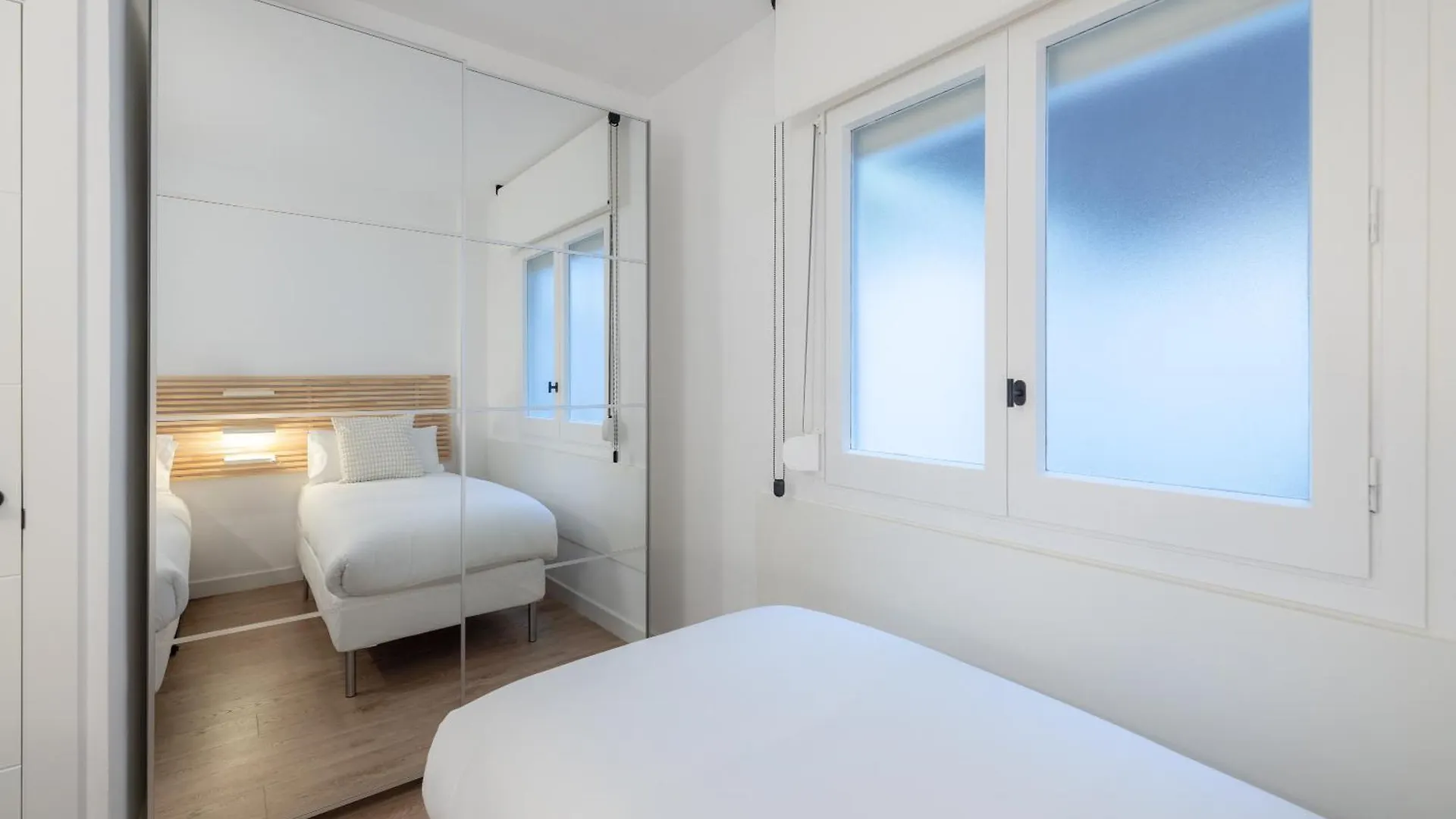 Stay U-Nique Apartments Villarroel II Barcelona 0*,