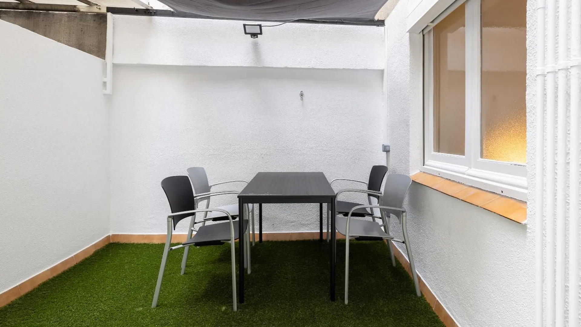 Stay U-Nique Apartments Villarroel II Barselona 0*,  İspanya