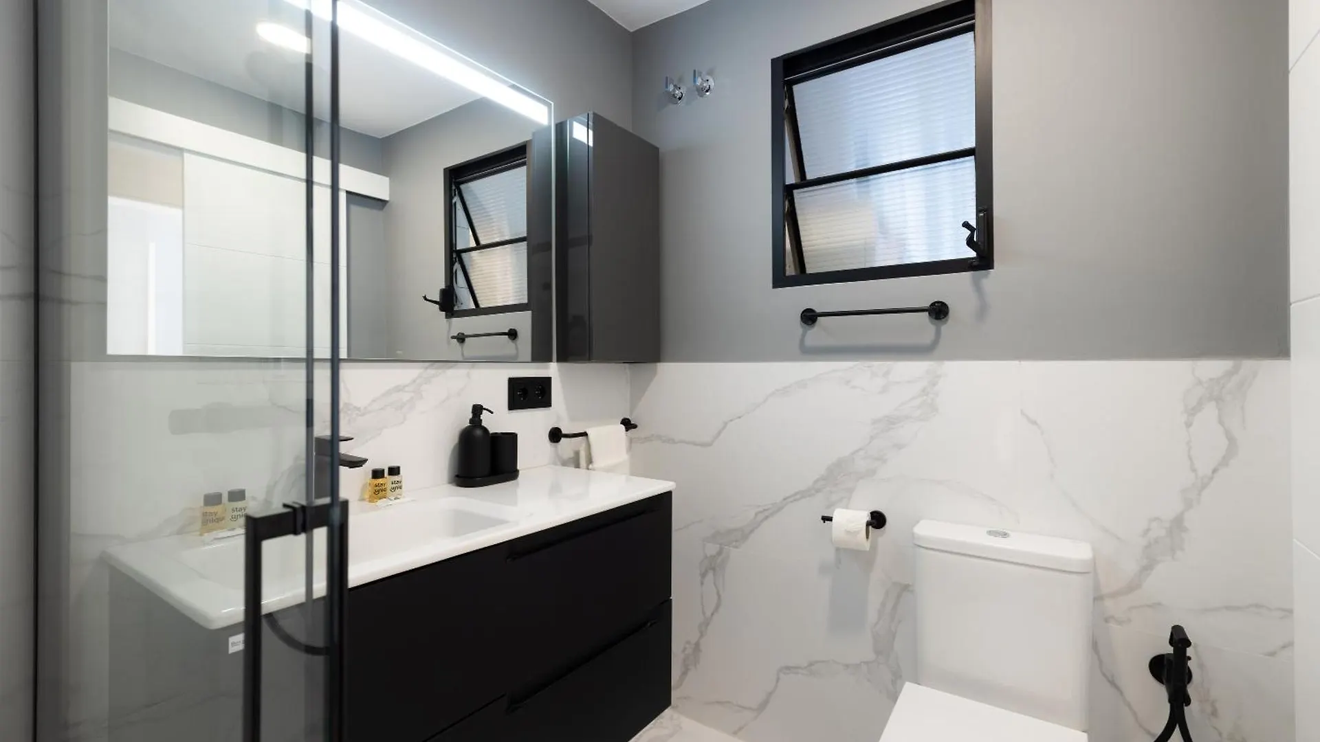 Stay U-Nique Apartments Villarroel II Barselona 0*,  İspanya