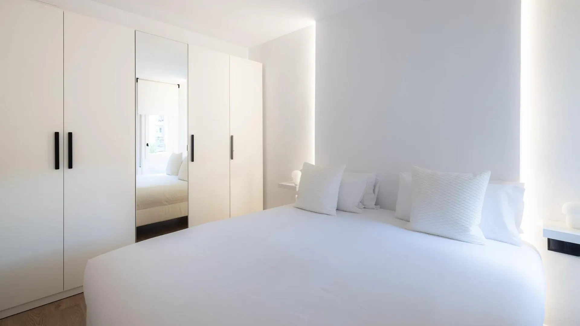 Stay U-Nique Apartments Villarroel II Barselona